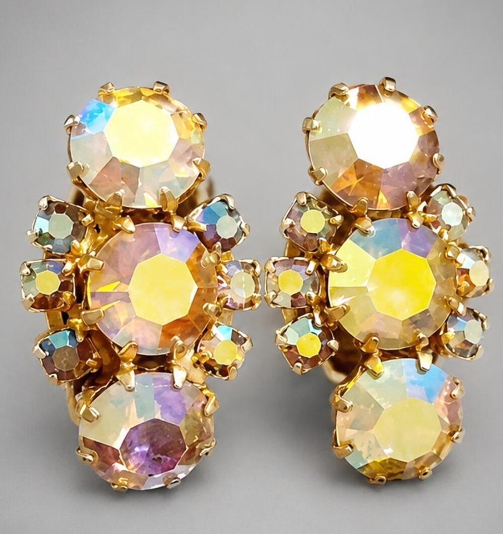 Weiss‎ AB Rhinestone Clip-on Earrings Mid-century Designer Vintage 1" wc-68